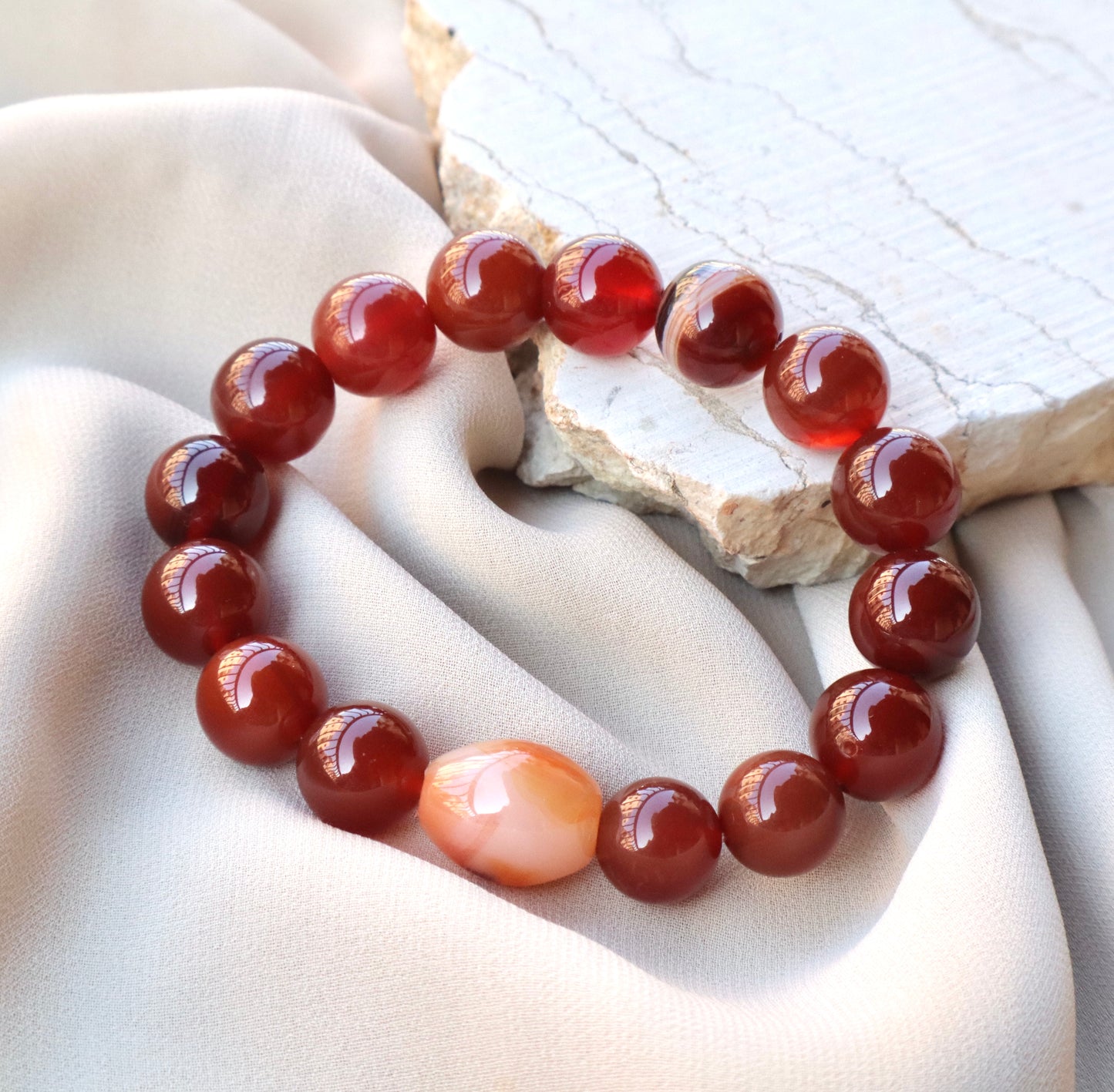 Red & Beige Agate For Courage & Dispelling Negative Energies Bracelet